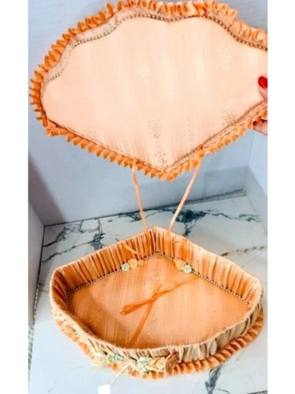 VTG Shabby Chic Peach Satin Fabric Keepsake Box Ribbon Roses Pearls